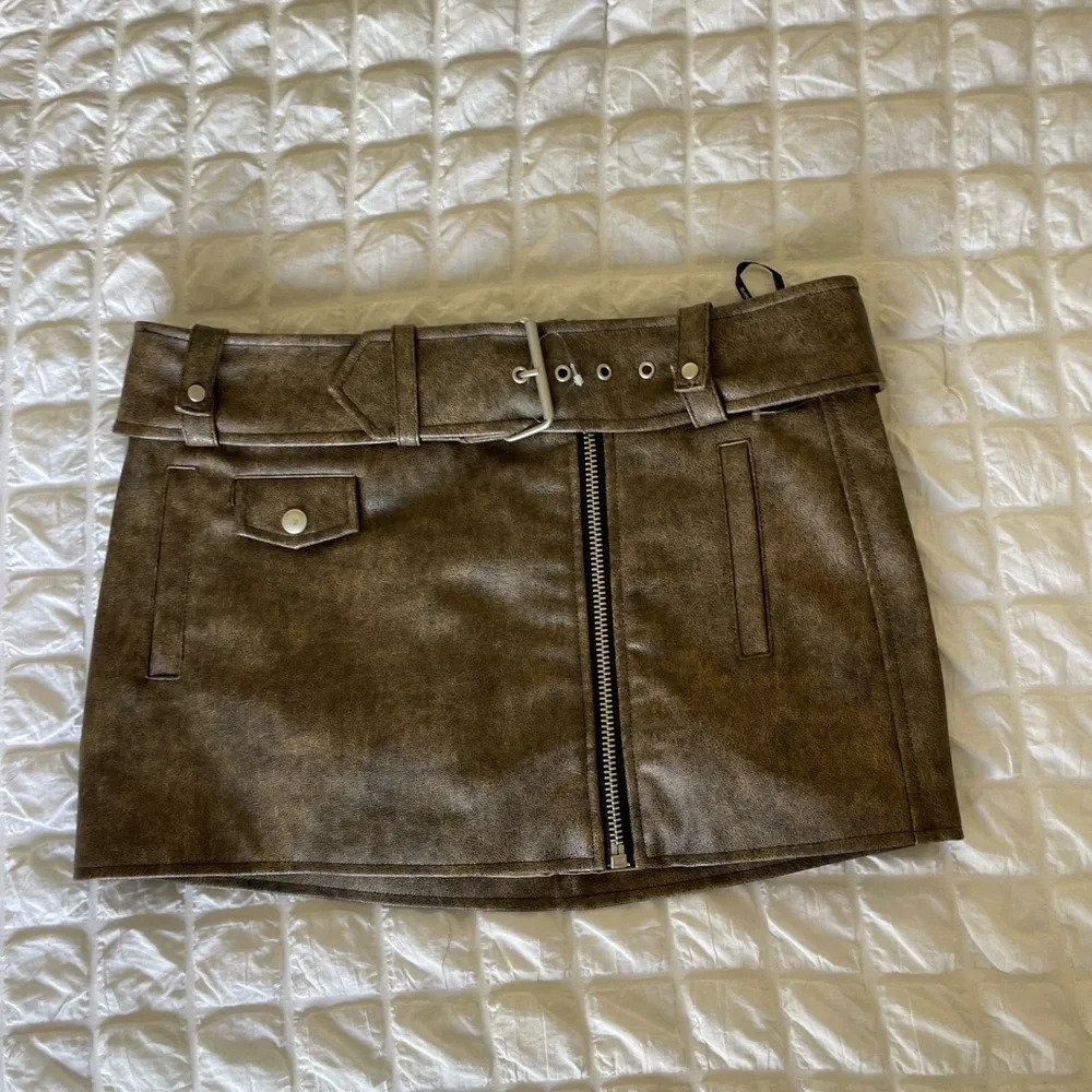 BlankNYC brown faux lea motto micro mini skirt - Picture 4 of 12